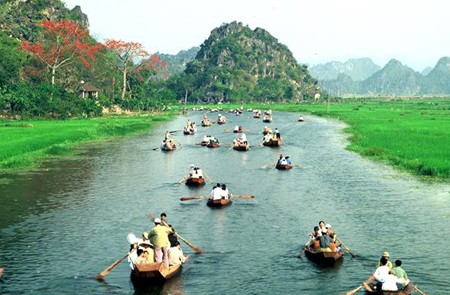 Boating trip to Perfume Pagoda