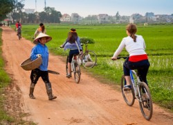 Biking around Dong Ngac , Hanoi