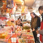 Visit the local market in Dong Ngac