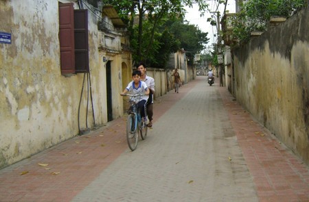 Xom Street, Hanoi