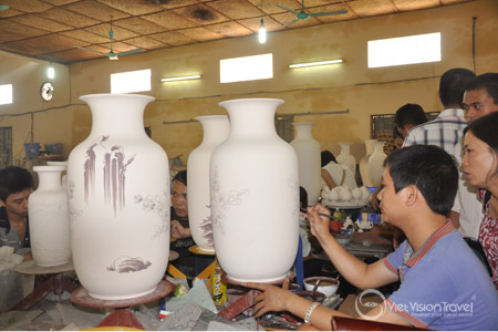 Hanoi Tour: Bat Trang Ceramic Village – Half Day