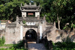 The ancient gate of Uoc Le Village