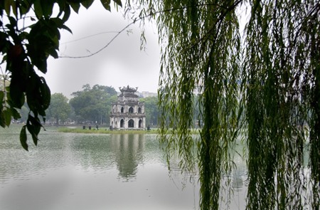 Hoan Kiem Lake Photos