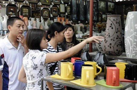 Nearly 116 Billion for Ceramic Exhibition at Bat Trang Village
