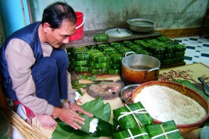 Tranh Khuc - Square Sticky Rice Cake (Banh Trung) Making Village