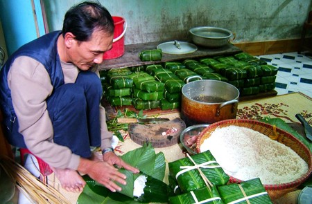 Tranh Khuc - Square Sticky Rice Cake (Banh Trung) Making Village