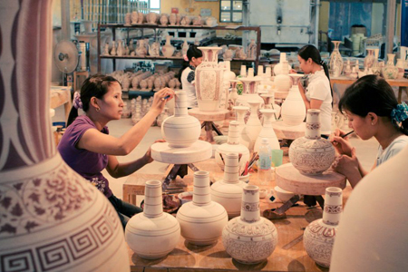 Visit the workshop of the skillful artisans in Bat Trang Village
