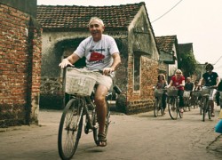 Bike through the old paths in Duong Lam