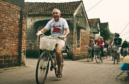Bike through the old paths in Duong Lam