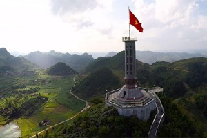 Lung Cu flag Tower