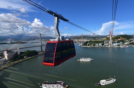 Quang Ninh Open Queen Cable Car System - 2 Guinness World Records