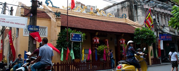 Bach Ma Temple