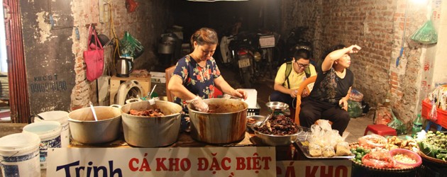 Food vendors in Hang Be Market