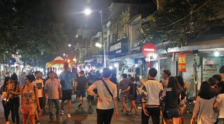 Hanoi night market hang ngang - hang dao