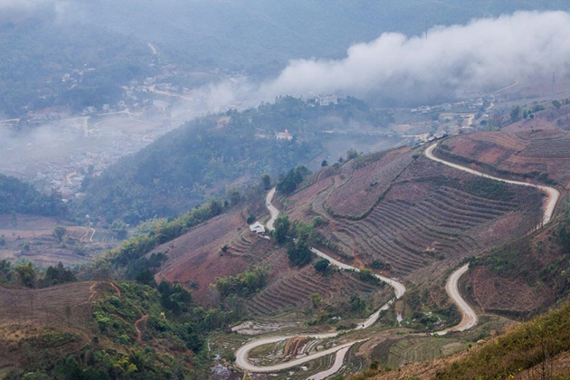 Windy hill road in Ta Xua Nature Reserve