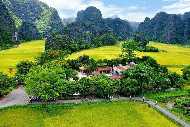 Beautiful scenery of Tam Coc