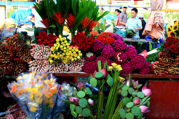 Quang Ba Flower Market