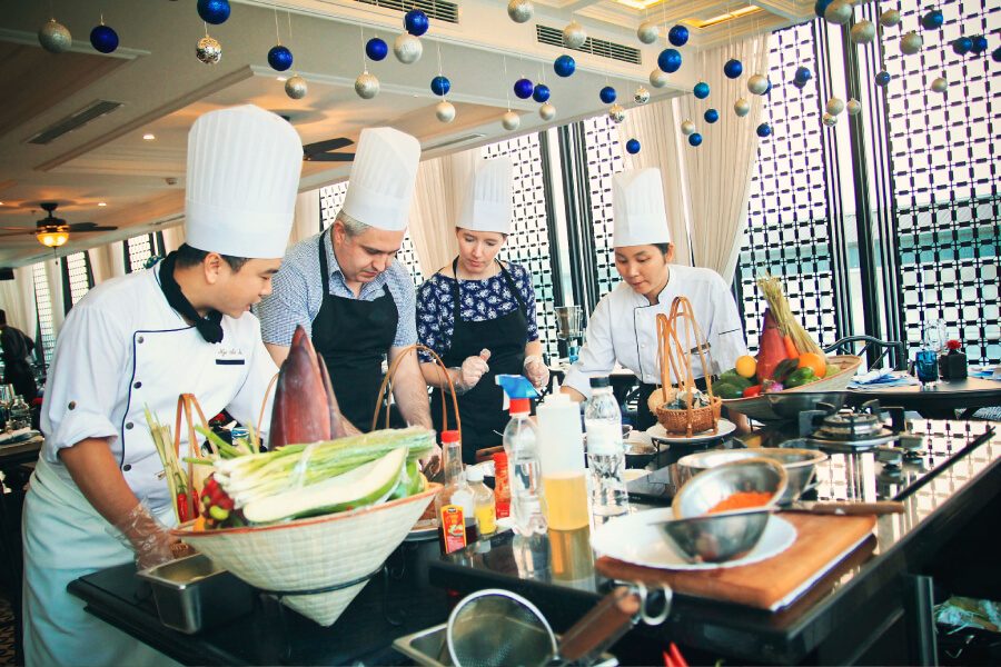 Hanoi Cooking Centre’s Chief _My Hanoi tours packages