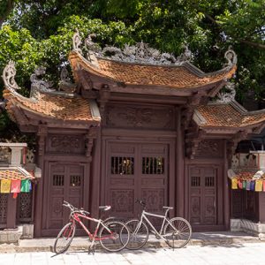 Bike around West Lake in hanoi