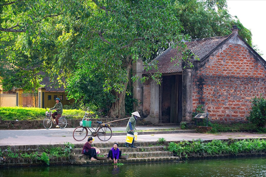 Duong Lam Ancient Village